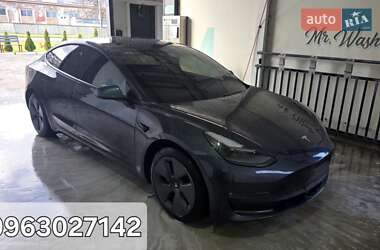 Седан Tesla Model 3 2021 в Великих Мостах