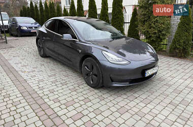 Седан Tesla Model 3 2018 в Львове