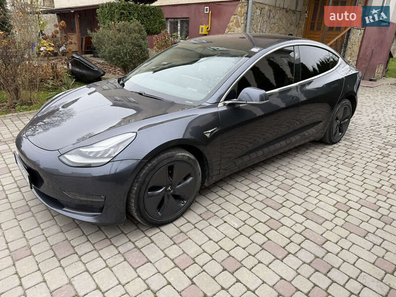 Седан Tesla Model 3 2018 в Львові