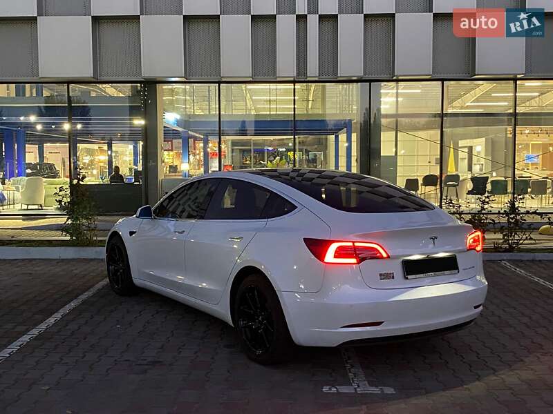 Седан Tesla Model 3 2019 в Одессе