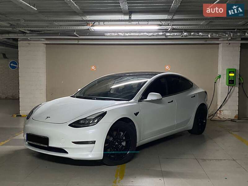 Седан Tesla Model 3 2019 в Одесі