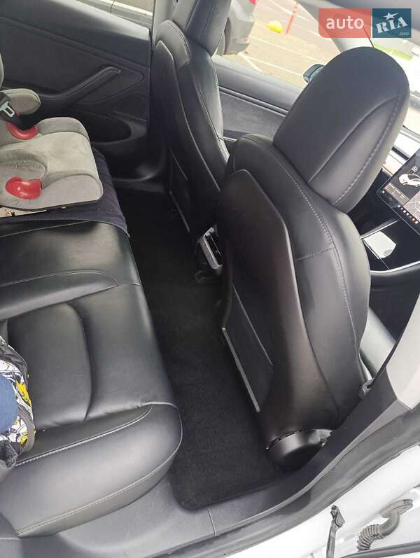 Седан Tesla Model 3 2019 в Одесі