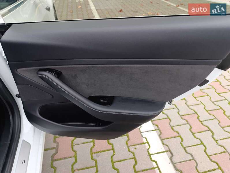 Седан Tesla Model 3 2019 в Одесі