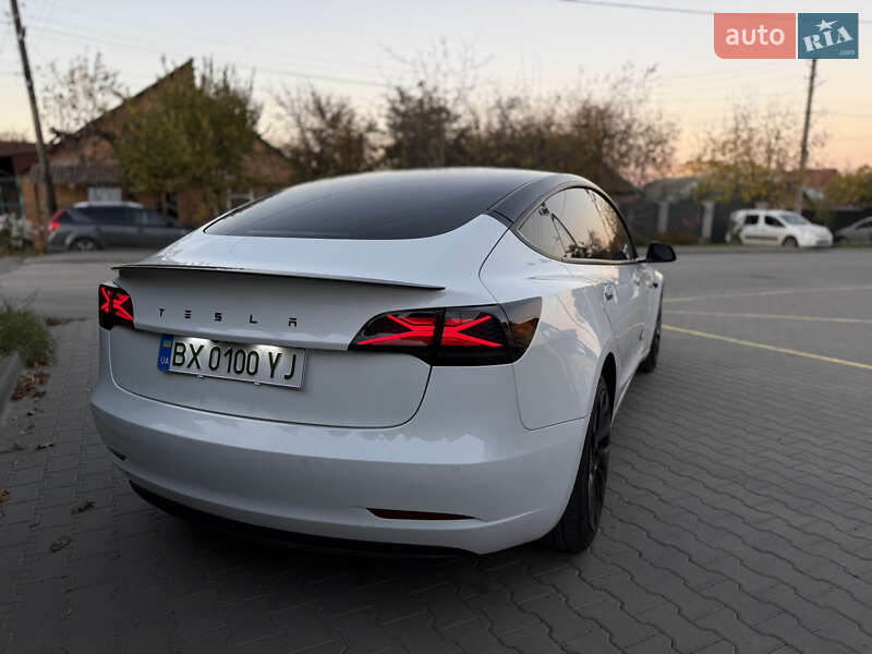 Седан Tesla Model 3 2022 в Вінниці