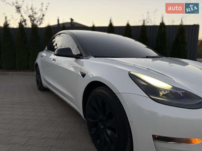 Седан Tesla Model 3 2022 в Вінниці