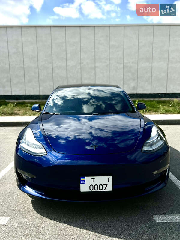 Седан Tesla Model 3 2019 в Обухові