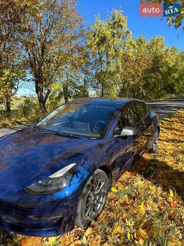 Седан Tesla Model 3 2022 в Львове