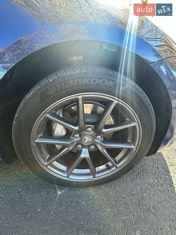 Седан Tesla Model 3 2022 в Львове
