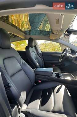 Седан Tesla Model 3 2022 в Львове
