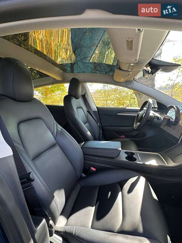Седан Tesla Model 3 2022 в Львове