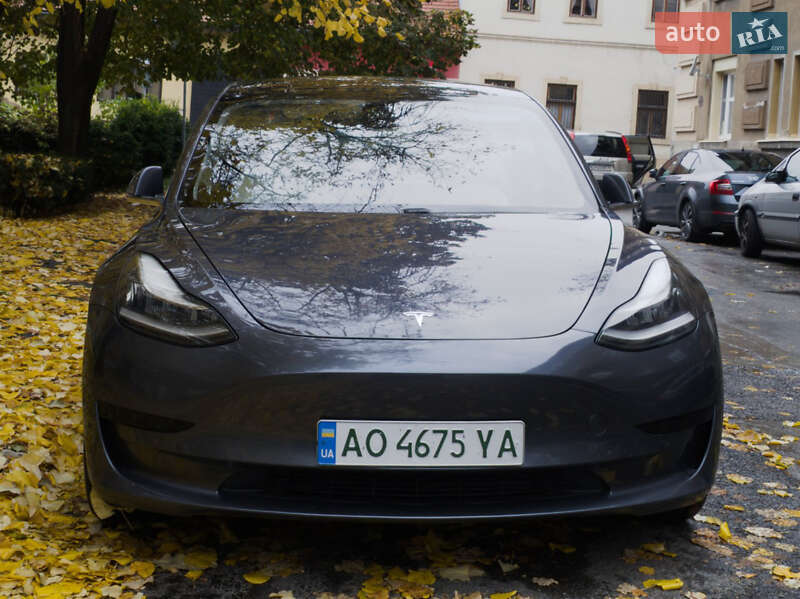 Седан Tesla Model 3 2019 в Ужгороді