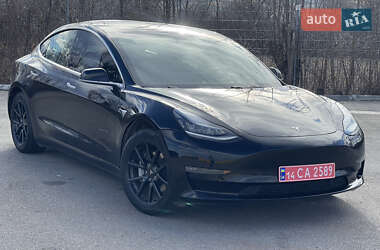 Седан Tesla Model 3 2019 в Чернівцях