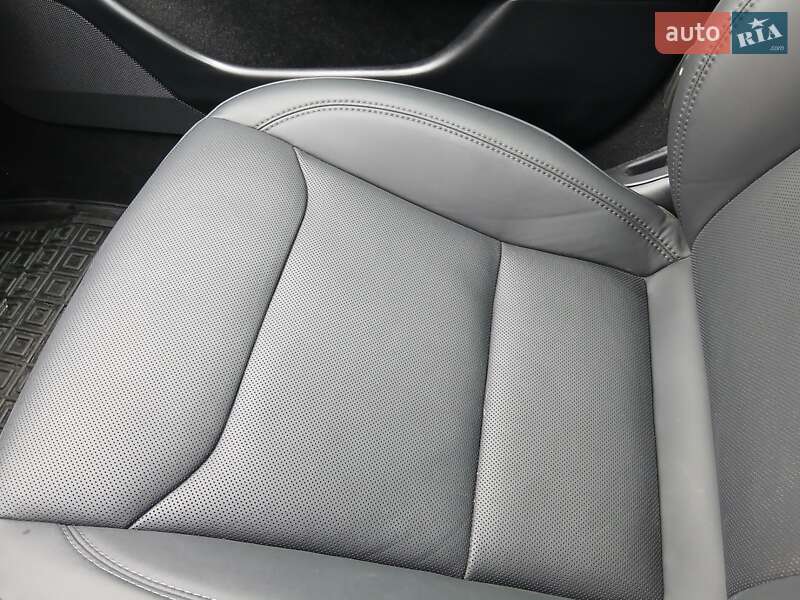 Седан Tesla Model 3 2024 в Калиновке