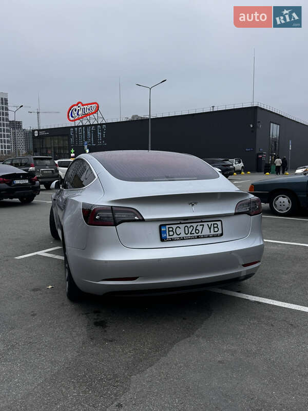 Седан Tesla Model 3 2018 в Киеве