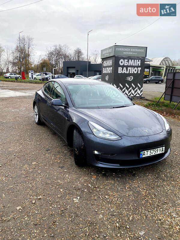 Седан Tesla Model 3 2022 в Калуше