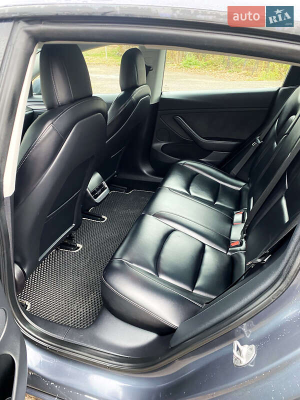 Седан Tesla Model 3 2022 в Калуше