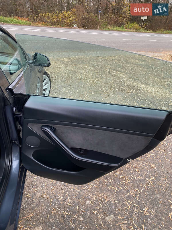 Седан Tesla Model 3 2022 в Калуше