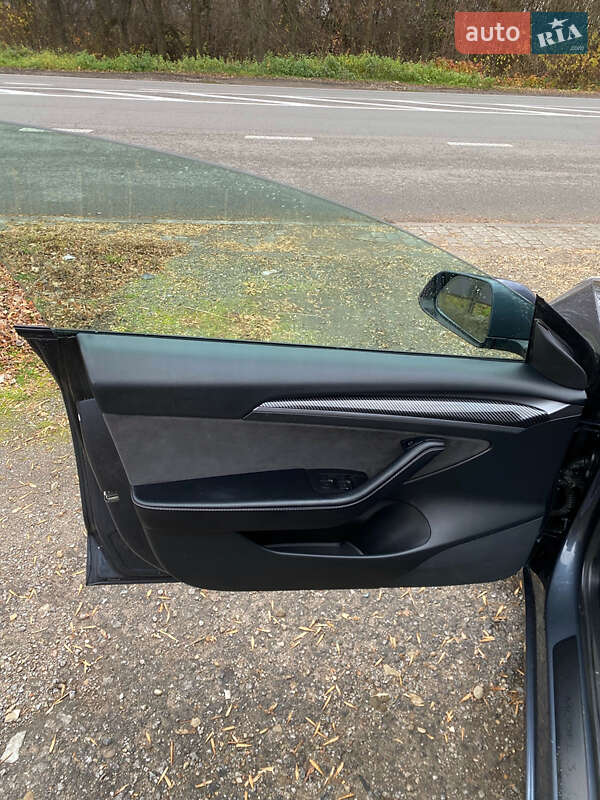 Седан Tesla Model 3 2022 в Калуше