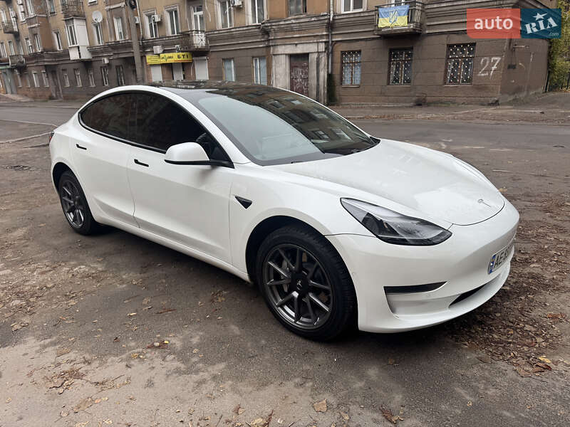 Седан Tesla Model 3 2021 в Каменском