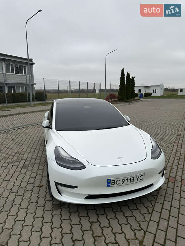 Седан Tesla Model 3 2022 в Великих Мостах