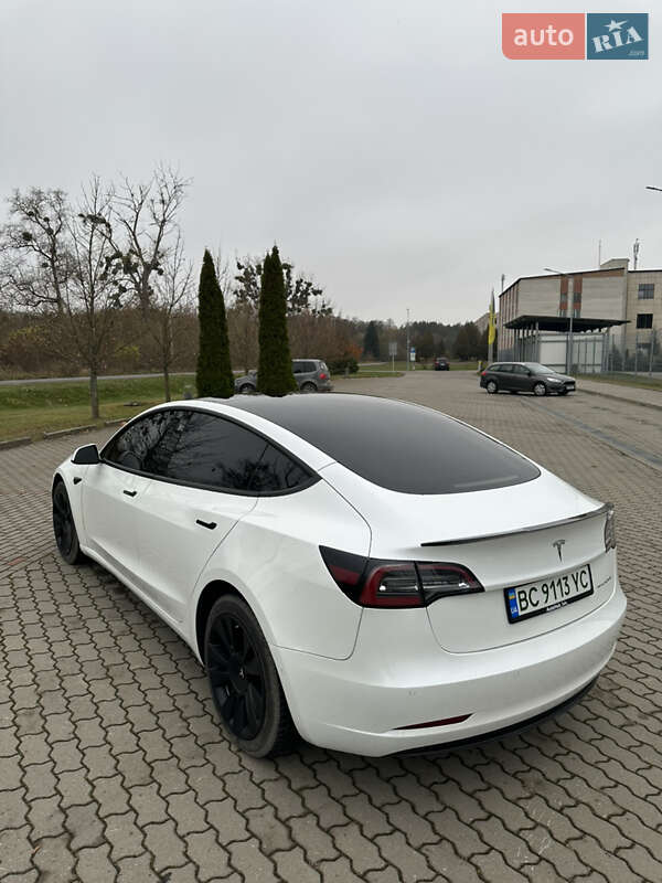 Седан Tesla Model 3 2022 в Великих Мостах