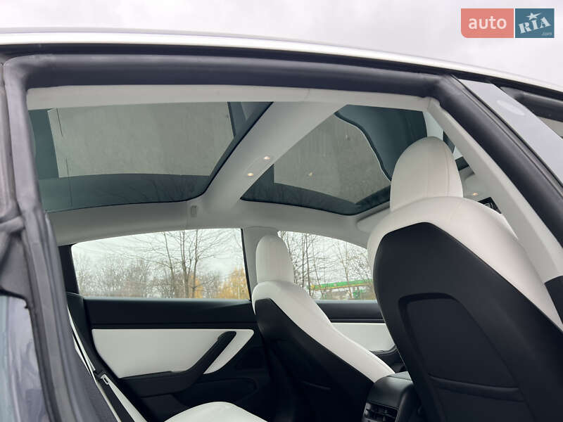 Седан Tesla Model 3 2019 в Прилуках