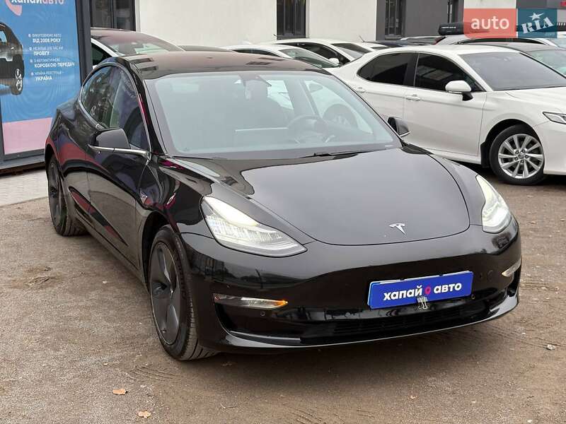 Седан Tesla Model 3 2018 в Виннице