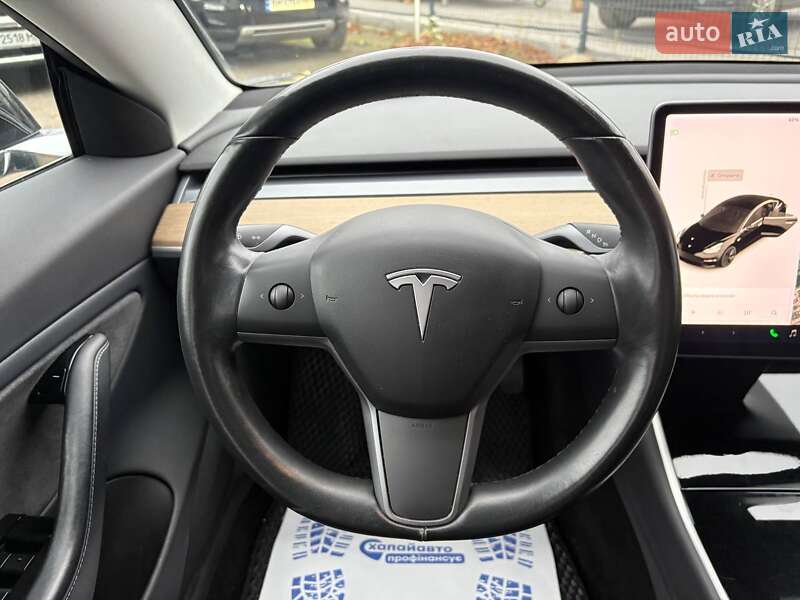 Седан Tesla Model 3 2018 в Виннице
