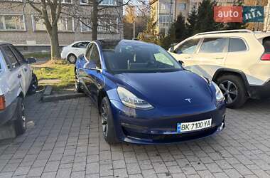 Седан Tesla Model 3 2019 в Львові
