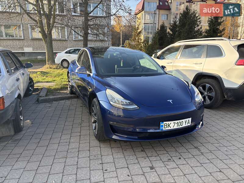 Седан Tesla Model 3 2019 в Львове фото Седан Tesla Model 3 2019 в Львове