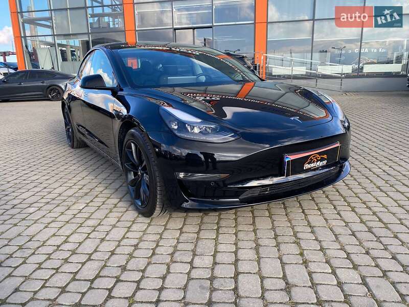 Седан Tesla Model 3 2022 в Львове