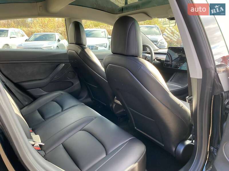 Седан Tesla Model 3 2022 в Львове