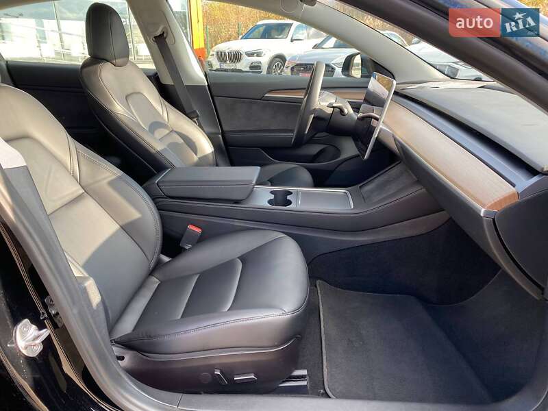 Седан Tesla Model 3 2022 в Львове