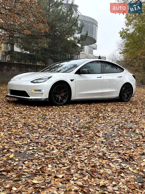 Седан Tesla Model 3 2022 в Запорожье