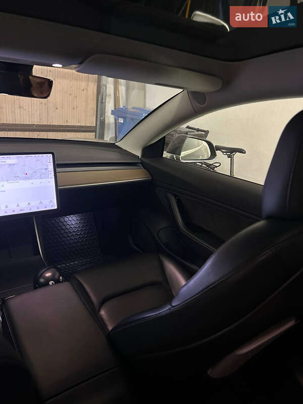 Седан Tesla Model 3 2018 в Києві