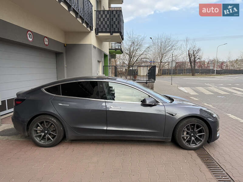 Седан Tesla Model 3 2018 в Києві