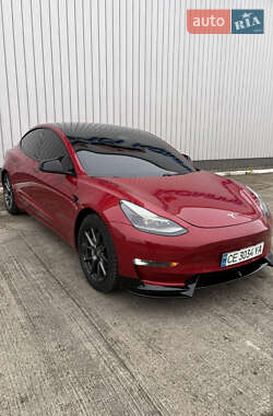 Седан Tesla Model 3 2021 в Чернівцях