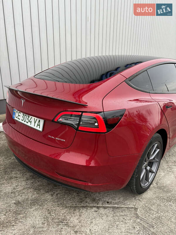 Седан Tesla Model 3 2021 в Черновцах
