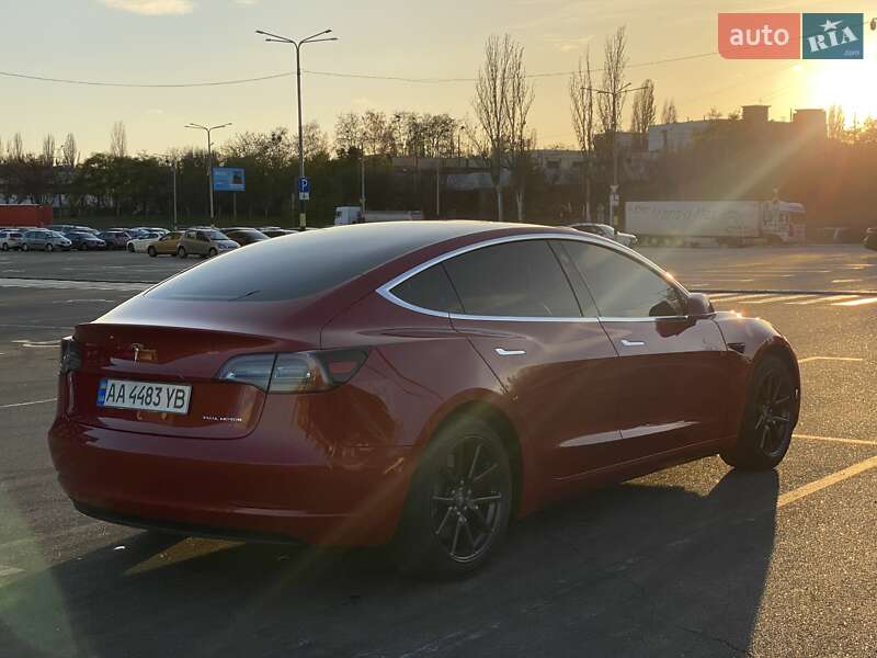 Седан Tesla Model 3 2019 в Киеве