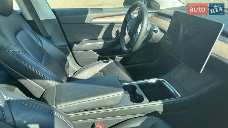 Седан Tesla Model 3 2023 в Рівному
