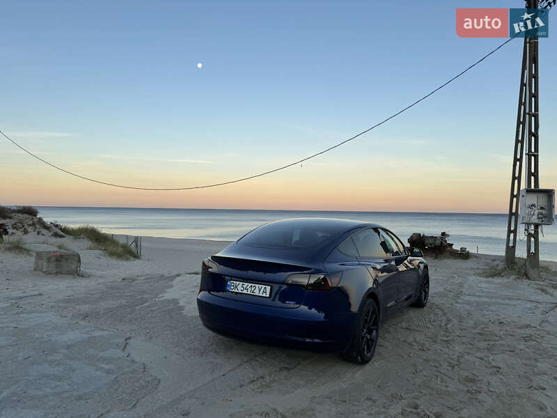 Седан Tesla Model 3 2022 в Рівному
