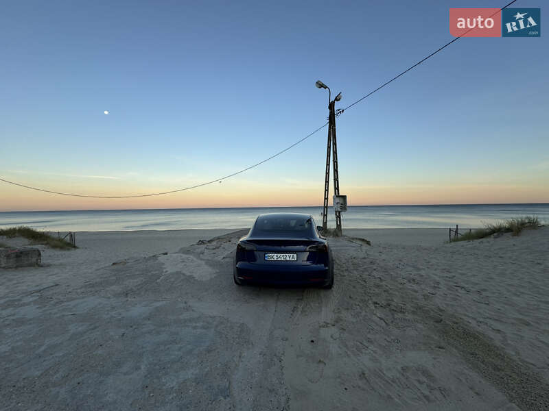Седан Tesla Model 3 2022 в Рівному