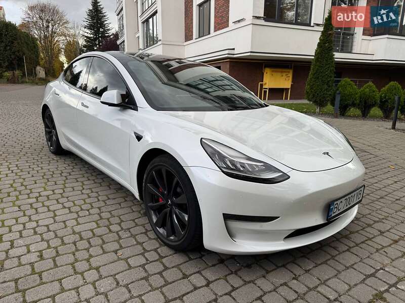 Седан Tesla Model 3 2019 в Львові
