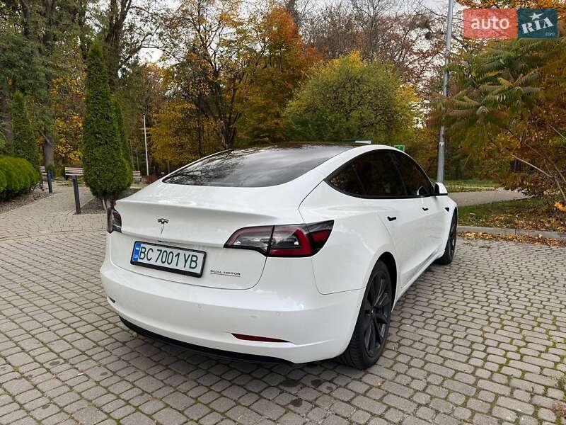 Седан Tesla Model 3 2019 в Львові