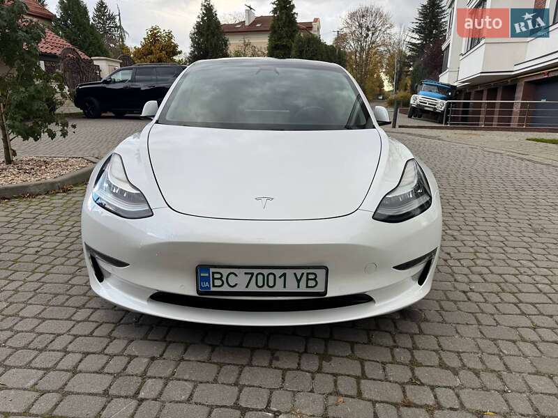 Седан Tesla Model 3 2019 в Львові