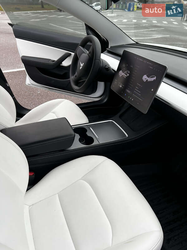 Седан Tesla Model 3 2019 в Житомирі