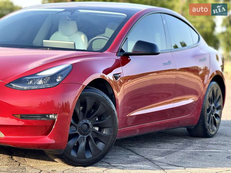 Седан Tesla Model 3 2023 в Днепре