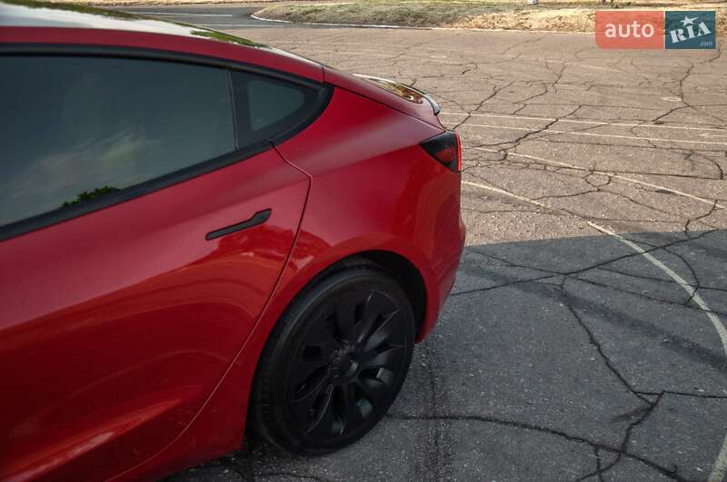 Седан Tesla Model 3 2023 в Днепре