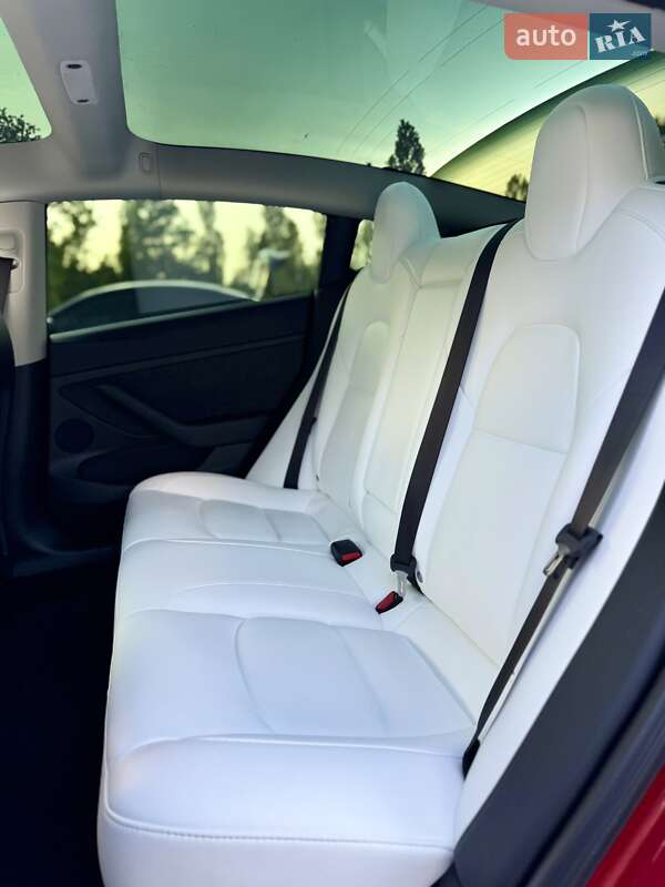 Седан Tesla Model 3 2023 в Днепре