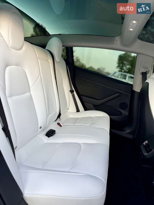 Седан Tesla Model 3 2023 в Днепре